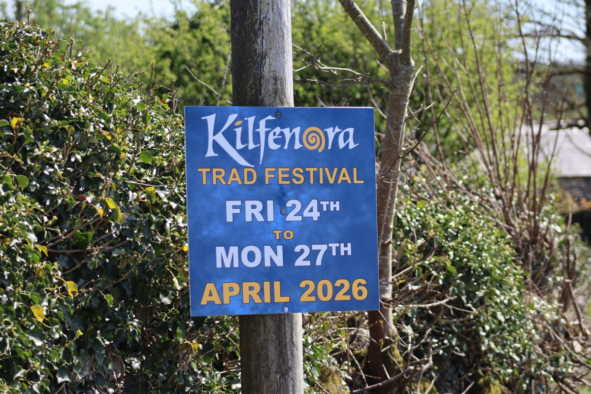 BDuffma's tweet image. #Clare #Burren #ThePhotoHour 🟡🔵🖤🤍💚💛⚪️⚫️ #200daysofwalking @thekilfenora @kilfenoraclare having the chats &amp;amp; tunes in Kilfenora this weekend #Kilfenora