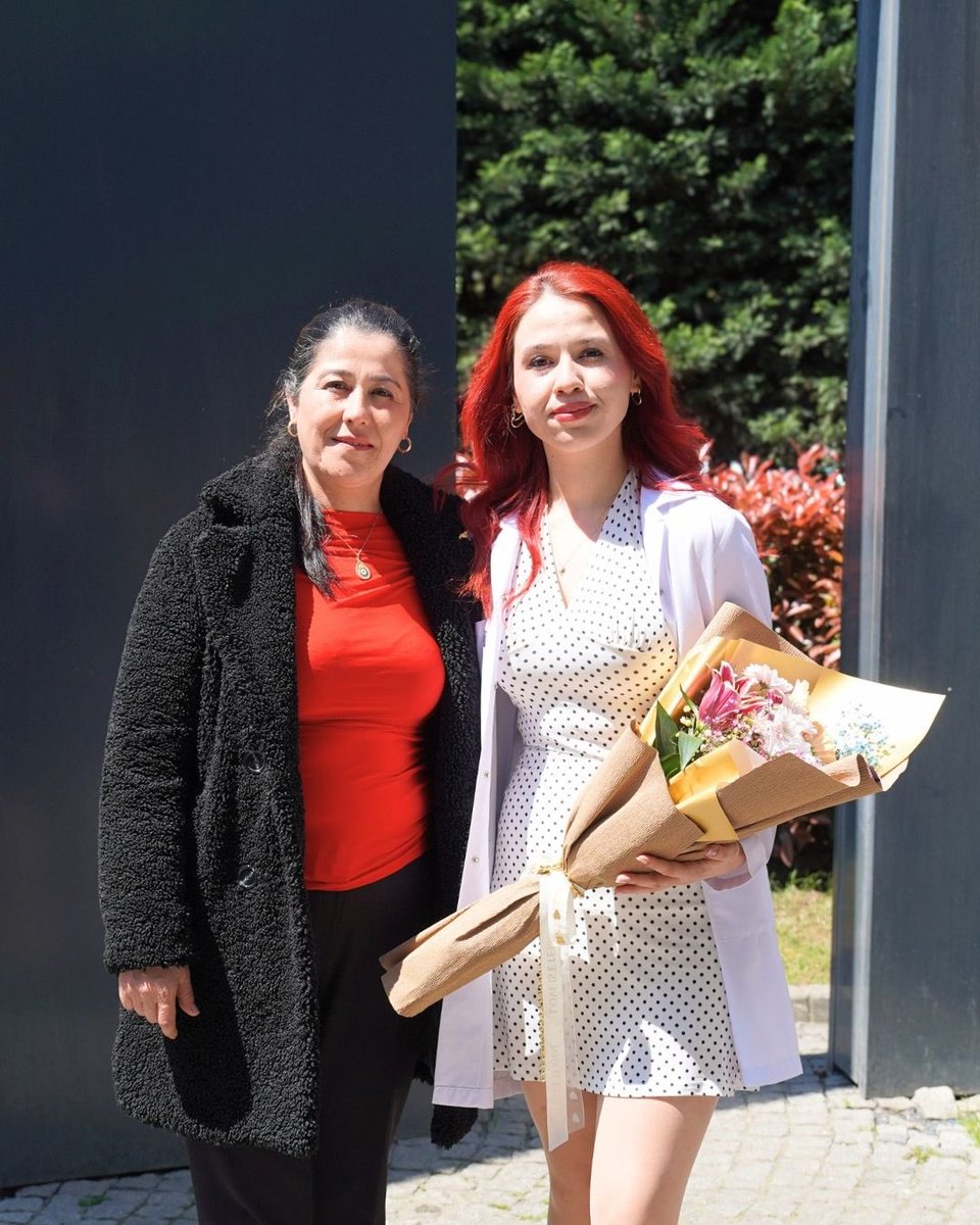 AltinbasUniv's tweet photo. Tıp Fakültesi öğrencilerimiz, bugün düzenlenen Beyaz Önlük Giyme Töreni ile meslek hayatlarının en anlamlı sembolüne kavuştular. Emekle, sabırla ve büyük bir vizyonla çıktığınız bu yolda; bugün kalbinizde hissettiğiniz o ilk gün heyecanını hiçbir zaman kaybetmemenizi diliyoruz.

Bu kutsal yolculukta attığınız her adımda yanınızdayız. Hepinizle gurur duyuyoruz! 🩺✨