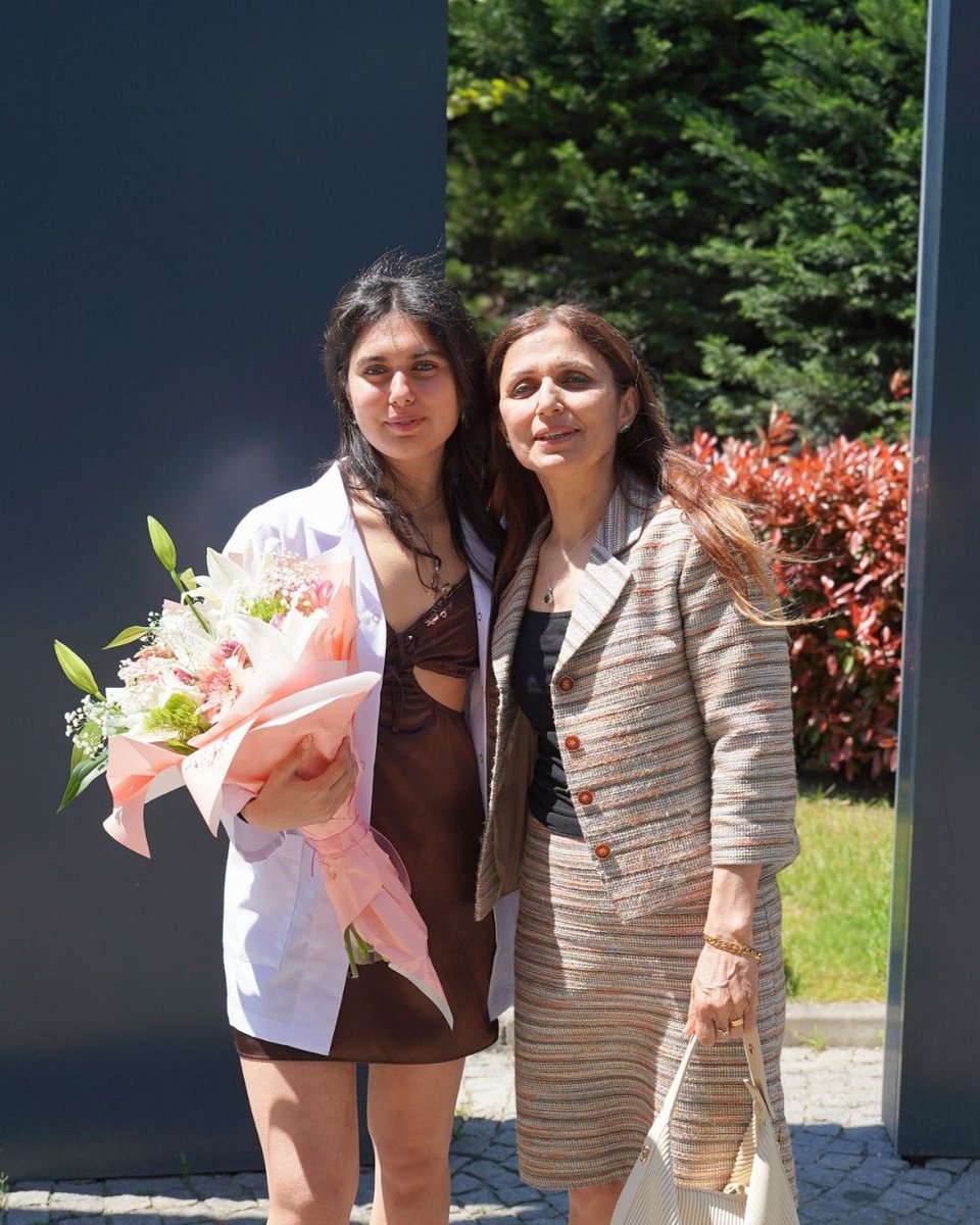 AltinbasUniv's tweet photo. Tıp Fakültesi öğrencilerimiz, bugün düzenlenen Beyaz Önlük Giyme Töreni ile meslek hayatlarının en anlamlı sembolüne kavuştular. Emekle, sabırla ve büyük bir vizyonla çıktığınız bu yolda; bugün kalbinizde hissettiğiniz o ilk gün heyecanını hiçbir zaman kaybetmemenizi diliyoruz.

Bu kutsal yolculukta attığınız her adımda yanınızdayız. Hepinizle gurur duyuyoruz! 🩺✨