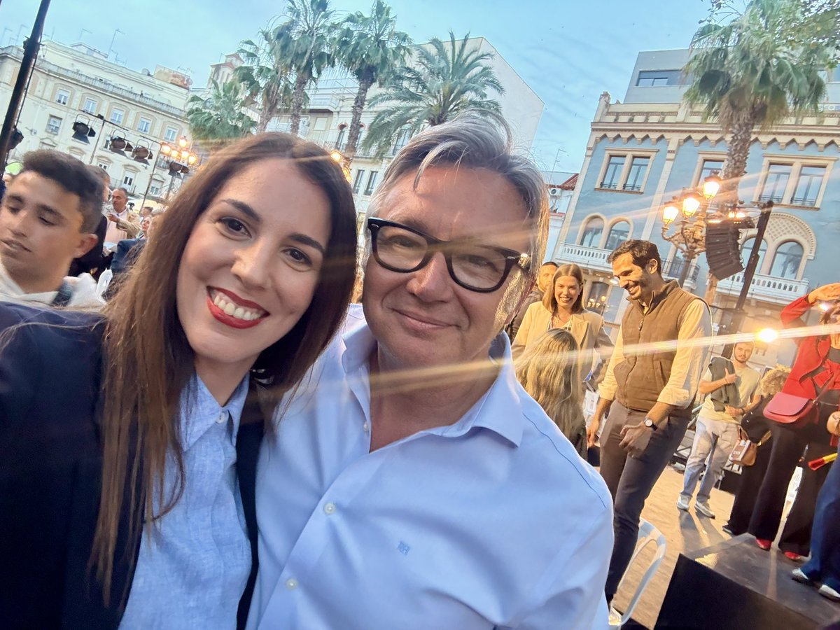 PurificacionFdz's tweet image. 🇪🇸 Ayer la #OlaDeSentidoComún se sintió en #Huelva.

Los onubenses están hartos de que, con sus impuestos, sean los últimos en su propia tierra.

Los últimos en recibir servicios básicos: ayudas sociales, acceso a la vivienda pública, ayuda a la dependencia, atención sanitaria…