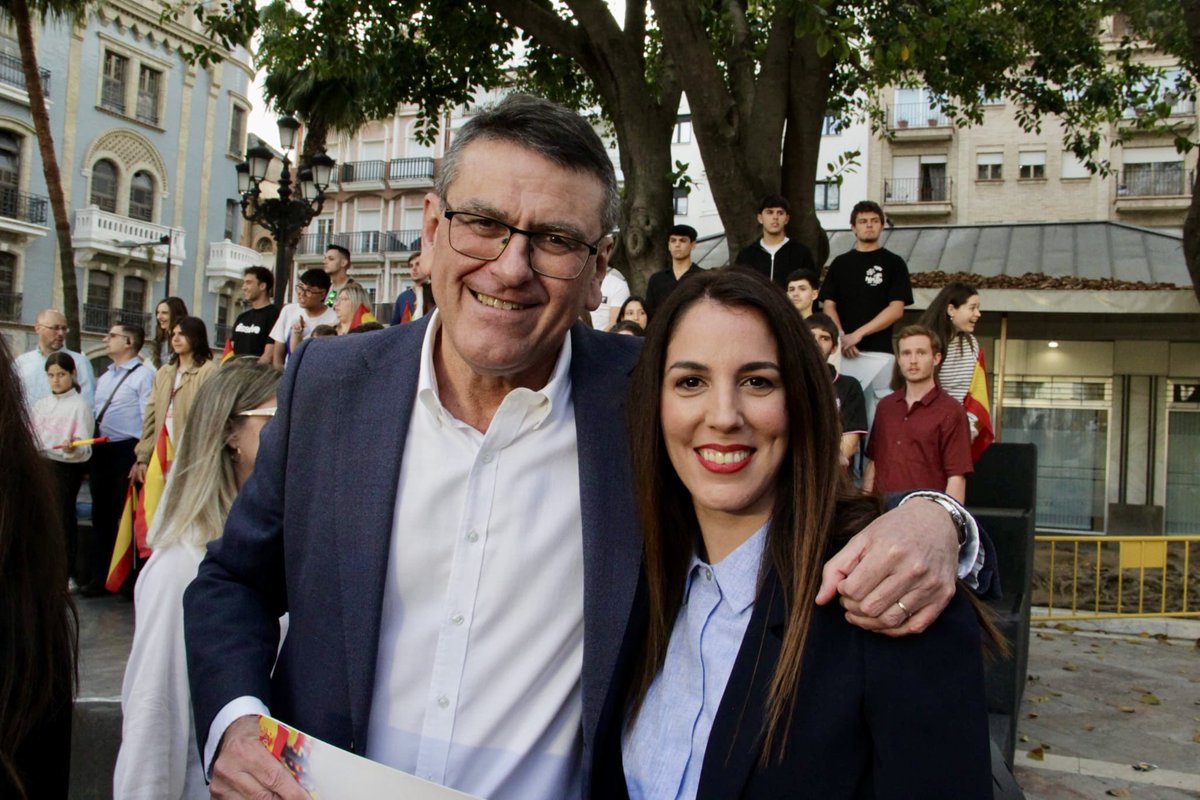 PurificacionFdz's tweet image. 🇪🇸 Ayer la #OlaDeSentidoComún se sintió en #Huelva.

Los onubenses están hartos de que, con sus impuestos, sean los últimos en su propia tierra.

Los últimos en recibir servicios básicos: ayudas sociales, acceso a la vivienda pública, ayuda a la dependencia, atención sanitaria…