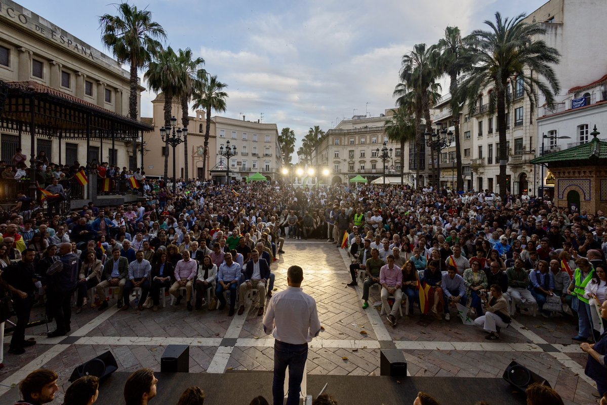 PurificacionFdz's tweet image. 🇪🇸 Ayer la #OlaDeSentidoComún se sintió en #Huelva.

Los onubenses están hartos de que, con sus impuestos, sean los últimos en su propia tierra.

Los últimos en recibir servicios básicos: ayudas sociales, acceso a la vivienda pública, ayuda a la dependencia, atención sanitaria…