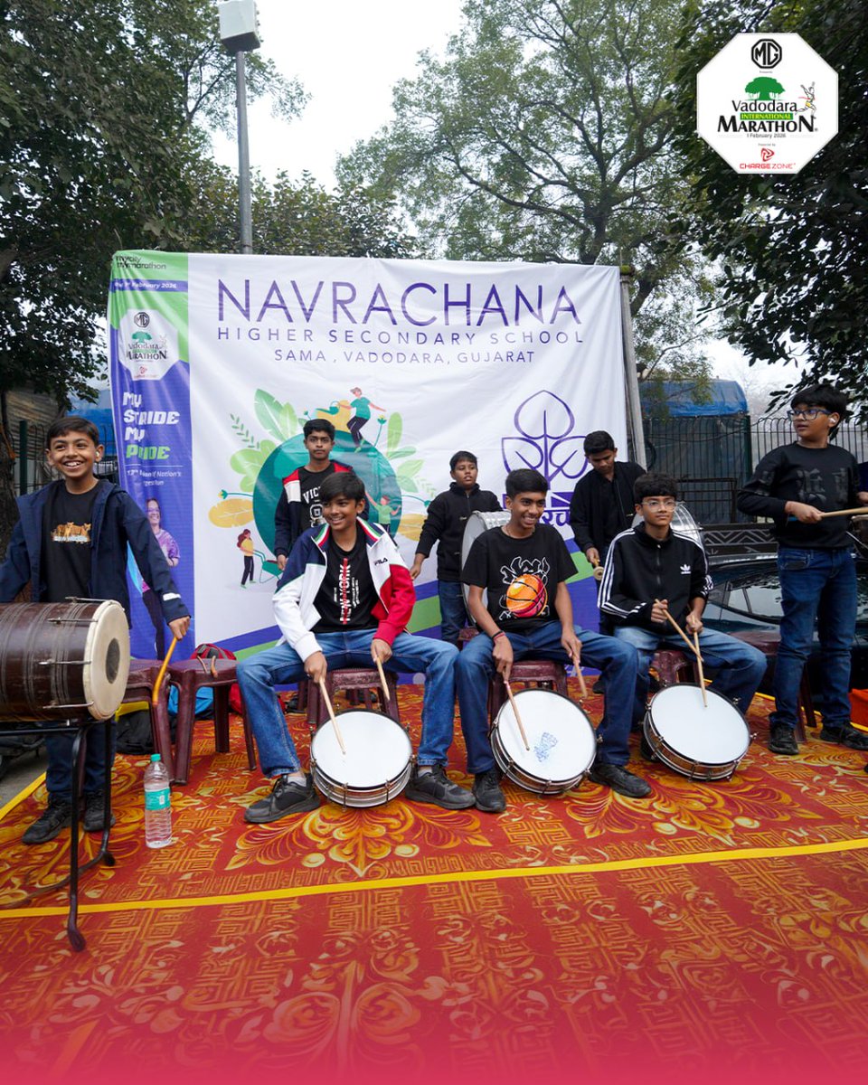 VMIndia's tweet photo. The loudest cheers came from the smallest champions. 💛

From their school stages to the streets, these young supporters filled every mile with energy and smiles.

#VadodaraMarathon #MyStrideMyPride #YoungCheerSquad #CityThatRuns #MGVM #VM https://t.co/pBOODkTVBg
