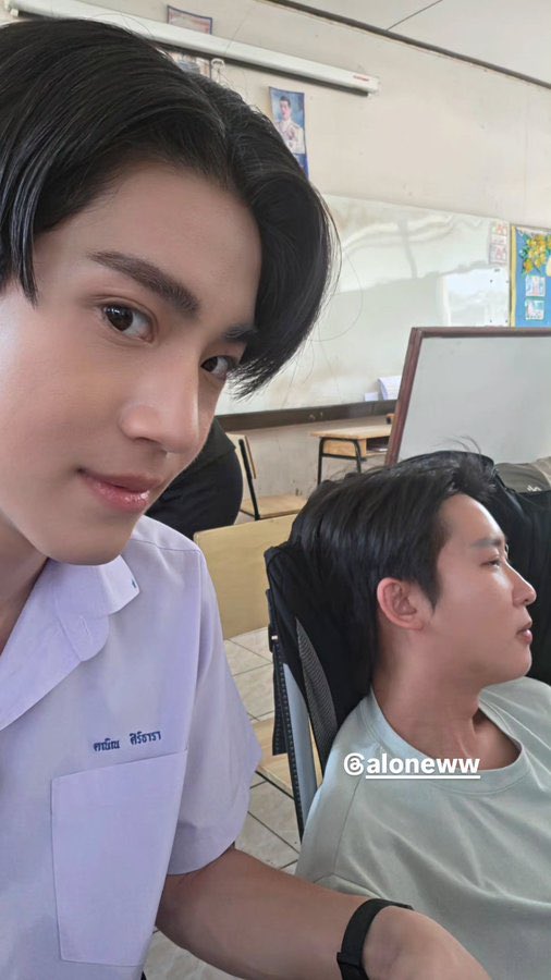 แกล้งอะไรพี่นิวลูก 😁

#Almondbabybigboy
#WhenOrangesFallQ17
#WhenOrangesFall