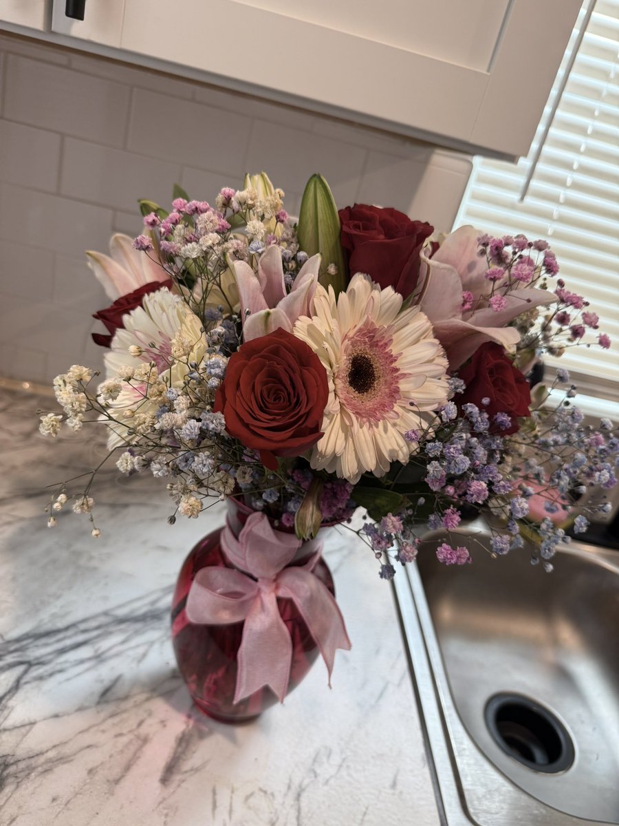 When your person picks out a personal arrangement for you???!!!! Omg i absolutely love it here 🥹💦