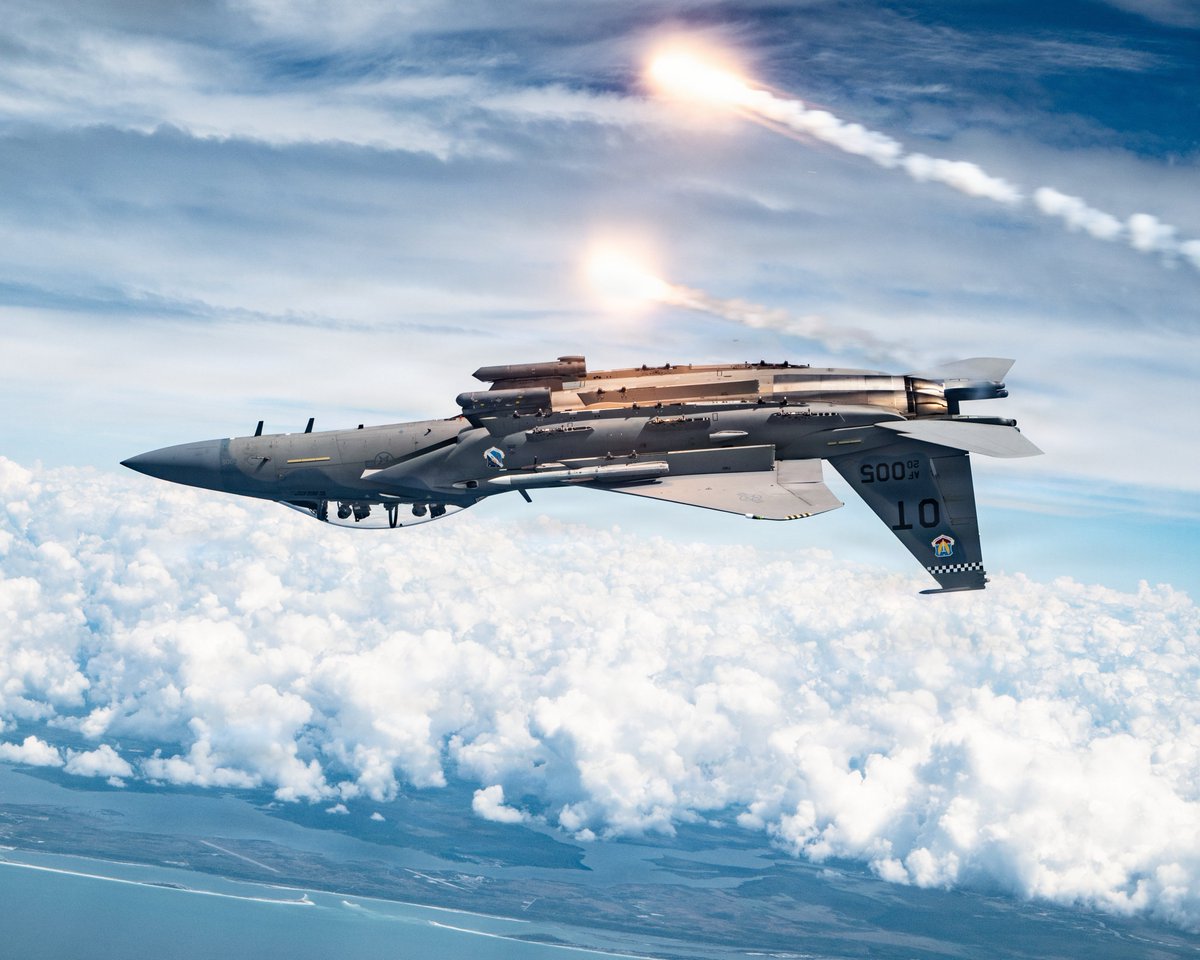 skytrailerdotnl's tweet photo. The USAF is buying more F-15EX II's. https://t.co/cum0ssbArl
#F15EXII #F15 #USAF F-15EX Eagle II 20-0005 assigned to Eglin Air Force Base, Florida, releases flares over the Gulf Coast, April 3, 2026. (USAF photo) https://t.co/VFbO0WLupq