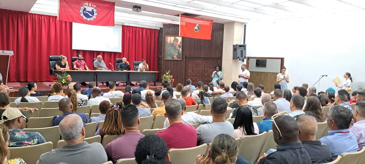 EnergiaMinasCub's tweet photo. Siempre con los jóvenes, esta mañana intercambian con directivos y trabajadores de nuestros sectores, los integrantes de la expedición que por toda #Cuba sostuvieron encuentros en comunidades y organizaciones sobre la situación del SEN y la soberanía energética 🇨🇺 https://t.co/36fyzJvmJd
