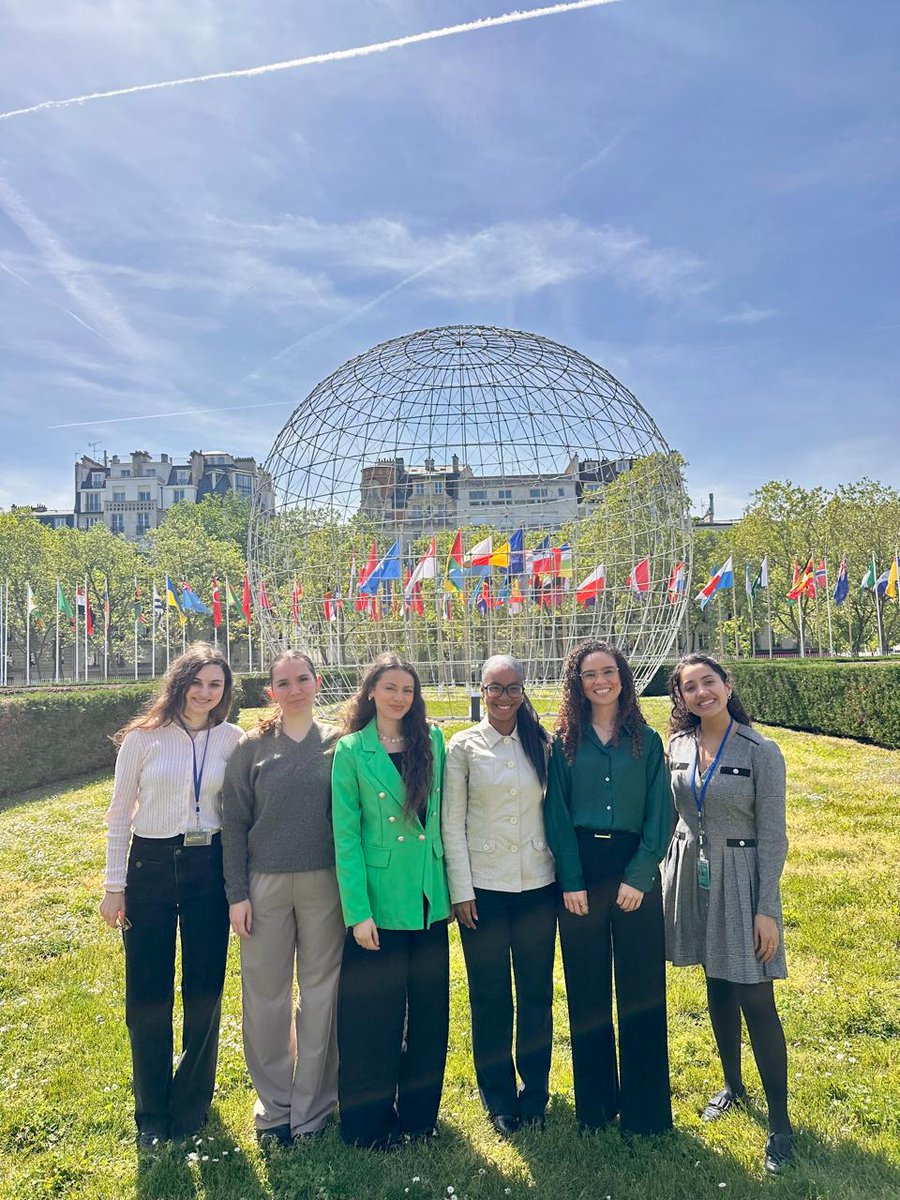 EmbaGuaFr's tweet photo. Miembros de la Delegación Permanente de Guatemala ante la @UNESCO  acompañaron a jóvenes profesionales en formación durante una visita a la Organización, promoviendo el interés en la cooperación internacional y el multilateralismo. 🇬🇹🌍 https://t.co/Rgak35l0nG