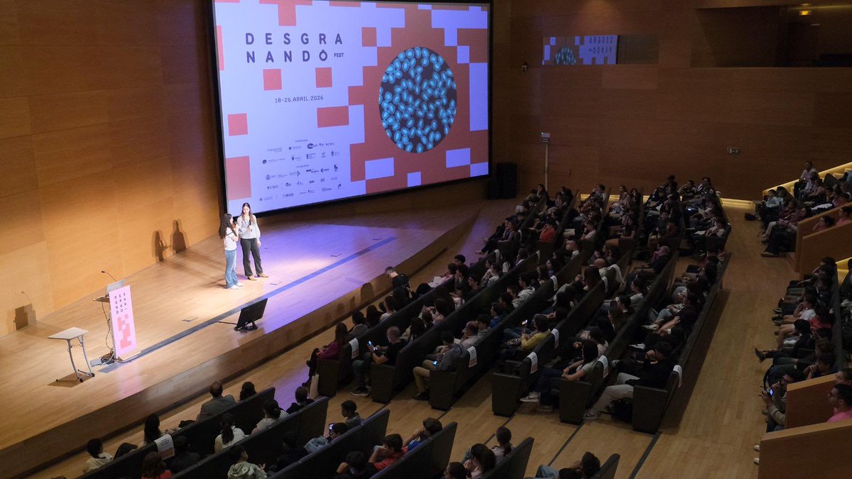 UGRdivulga's tweet photo. #MiniFEST Hoy @Sci_Granada ha llegado al @ParqueCiencias de la mano de la ciencia más joven 💡
🗣️ Las granadinas de «Las que contarán la ciencia» (@CanalUGR, @CordobaCiencia) y el equipo PIIISA 2025 del @IesArje han expuesto sus proyectos y narrado experiencia en la ciencia 🚀 https://t.co/nTUnLi6ASx
