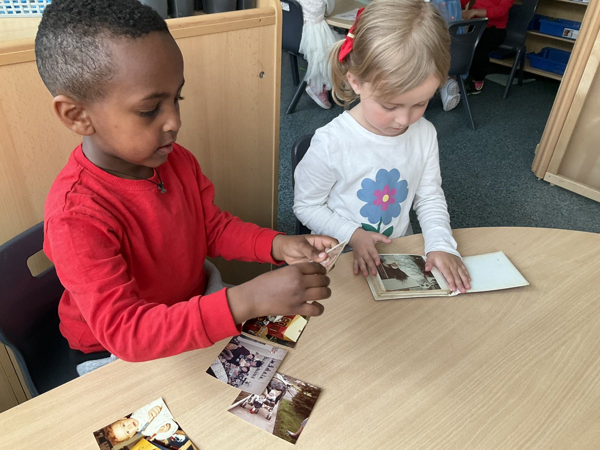 AbbeyPrimary's tweet image. The children looked at photos of the parents when they were younger and the toys they played with. The teachers brought in some of the toys they played and photos. The children then played with them. #utw #history #rec
