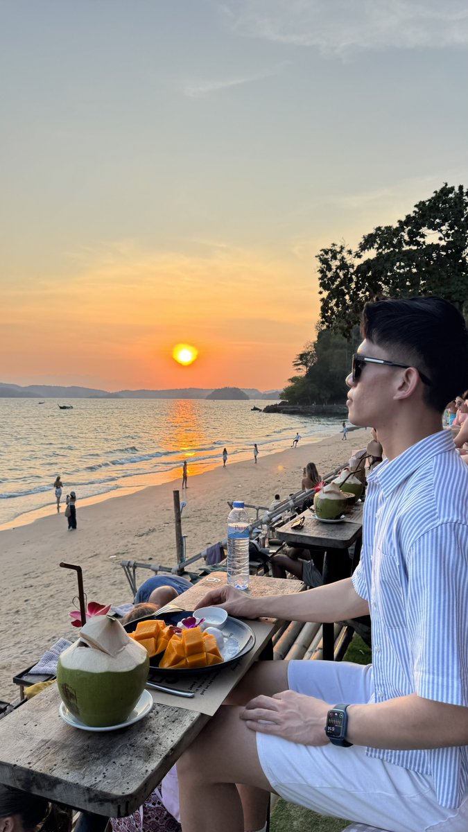 hazelvihazel's tweet photo. Sawasdee khráp ! 🇹🇭 https://t.co/3oHTtwuNV5