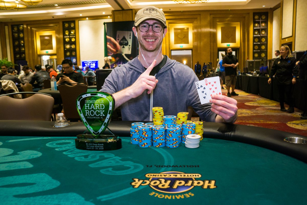 shrpo's tweet photo. Three more Showdown trophies were awarded last night on the busy schedule.

Congrats to Dylan Khan, Donny Rubinstein, and WPT LHPO champ Giuseppe Iadisernia on their wins!

$2K NLH: https://t.co/afl3NKXF8c
$600 OE: https://t.co/jOaoyJlJUl
$10K NLH: https://t.co/1nuYQ6sKtS https://t.co/b5yYwgE0BJ