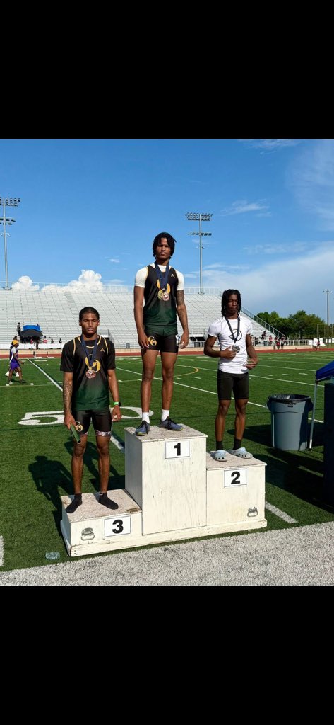 JamarcusHooper's tweet photo. Track And Field District Champs - 3X 
MVP Of Field Events! #AGTG @CoachCadeUL @CoachSFarmer @CoachPeeps19 @8bizzle32 @GO_Giants_FB 

Triple Jump - 🥇
Long Jump - 🥉
4 x 2 - 🥈
4 x 1 - 🥉 https://t.co/J9gIqNLHMA