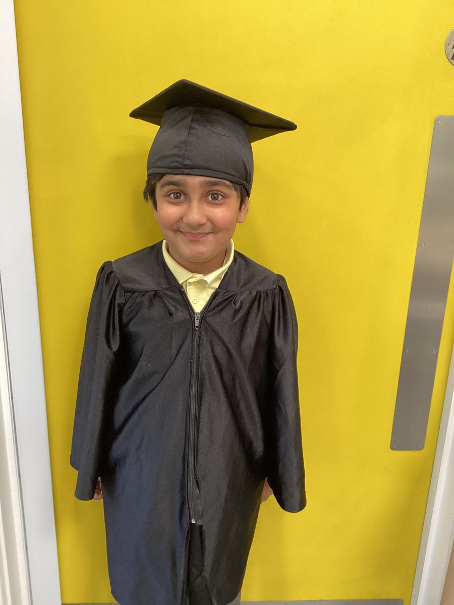 Miss Reynolds tweet media