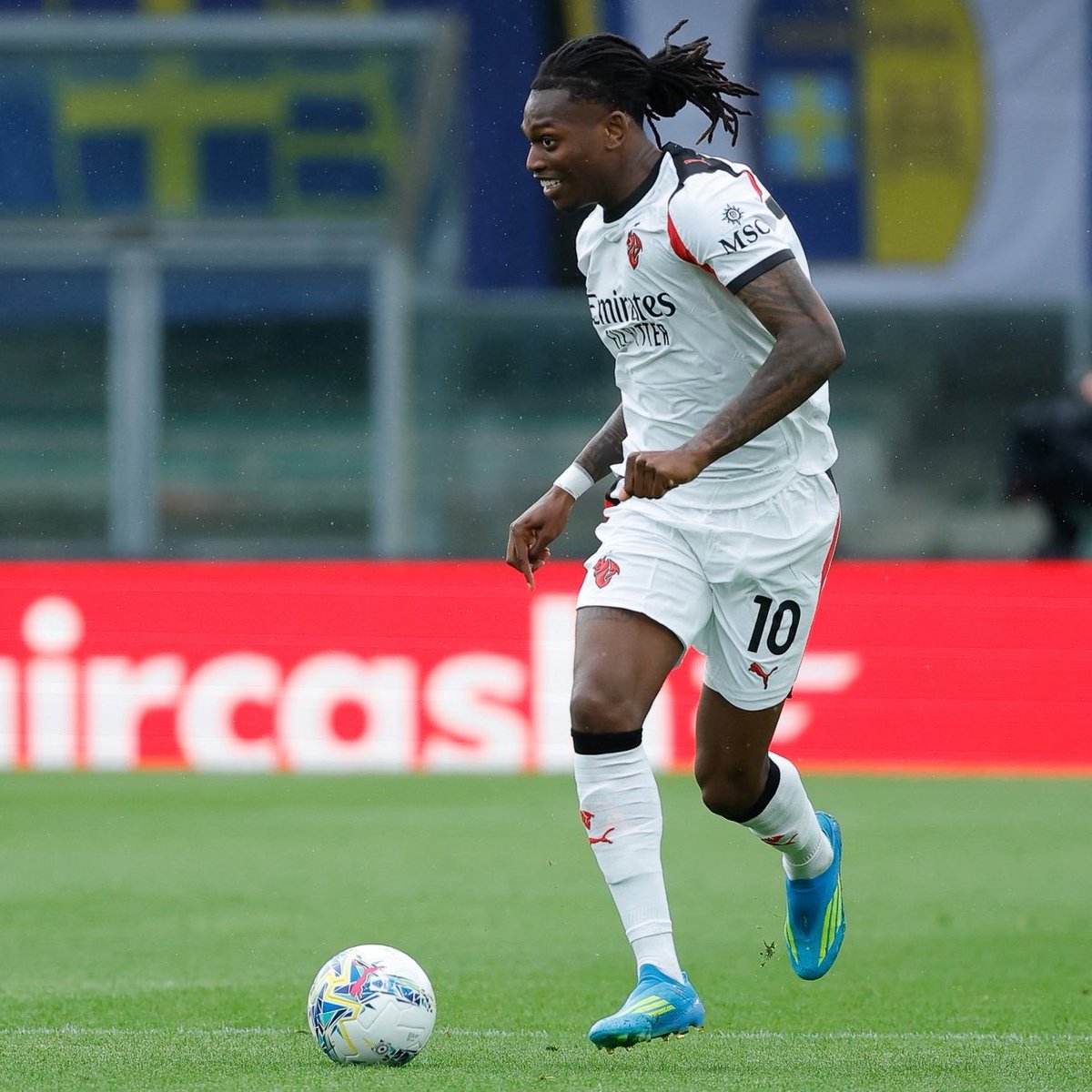 _BeFootball's tweet photo. 🚨 Manchester United s’est 𝗥𝗘𝗡𝗦𝗘𝗜𝗚𝗡𝗘́ sur Rafael Leao 🇵🇹 pour un transfert cet été ! ❤️

(@86_longo) https://t.co/3fybT4fesR