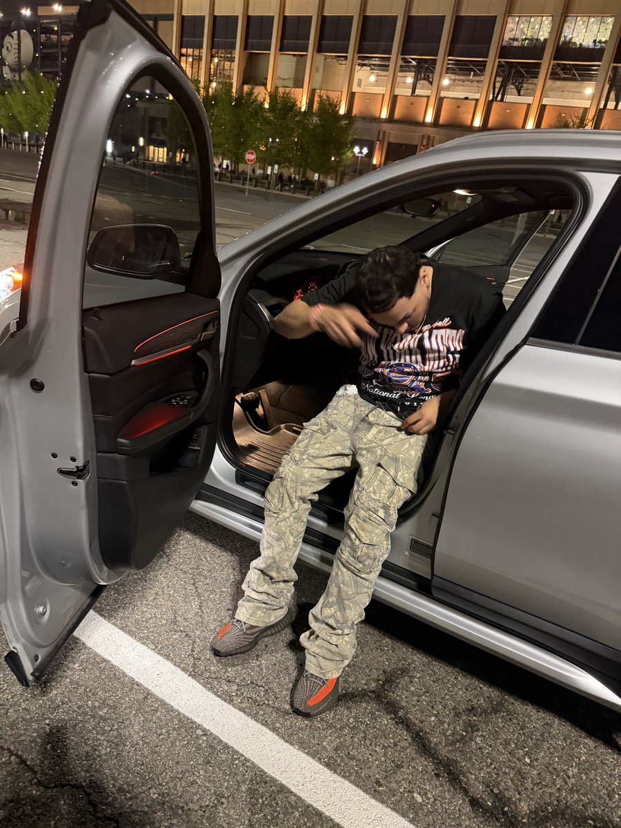 moe_dinero7's tweet image. Bitch I’m in the field calling plays🫥 

#gain #fypシ゚viral #wtf