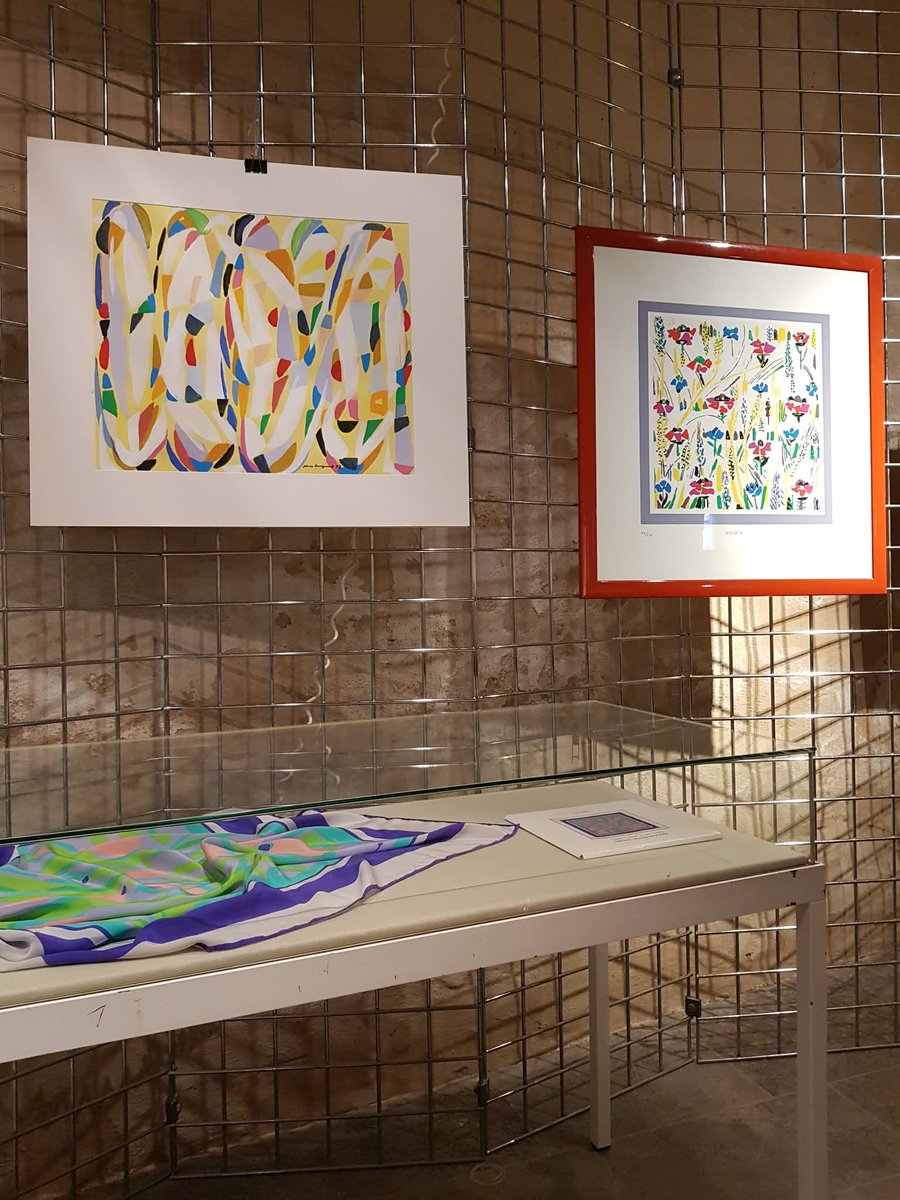 Karpfenmuseum's tweet photo. Endspurt: Noch bis zum 29.04. ist in den Museen im Alten Schloss die #Sonderausstellung "Kunst im Schloss – Malerei, Grafik, Art Foulard von Hanns Schwarzmaier" 👨‍🎨 zu sehen. #Ausstellung #Museum #MuseenEntdecken #Franken #VisitFranconia https://t.co/JM7QfGGWV5