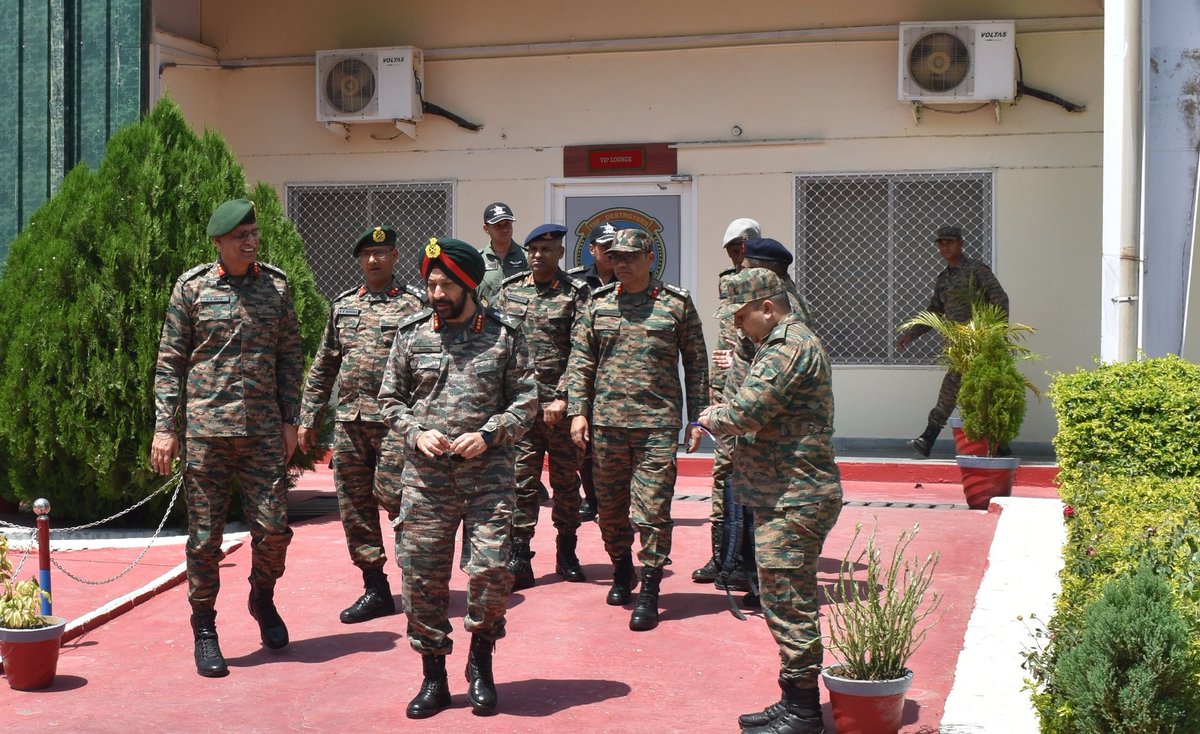 prodefencejammu's tweet photo. #BorderRoadsOrganisation #BROJammu #ProjectSampark #DeshKaBRO #NH144A #KalidharWarriors #InfrastructureForNation
Lt Gen Harpal Singh, AVSM, VSM ,DG BRO visited Area of Responsibility of #ProjectSampark and inspected wks at #Katra Helipad and Sungal Tunnel, reviewing its ongoing progress and operational readiness. He commended BRO personnel for their Unwavering Commitment towards nation Building.
He had a brief interaction with GOC, Crossed Swords Division at Akhnoor. DG also called on Shri Manoj Sinha,.Lieutenant Governor of J&K, to discuss enhancing road infrastructure in the state.
@SpokespersonMoD
@adgpi
@OfficeOfLGJandK
@BROIndia
@NorthernComd_IA
@Whiteknight_IA
@diprjk
@ANI
