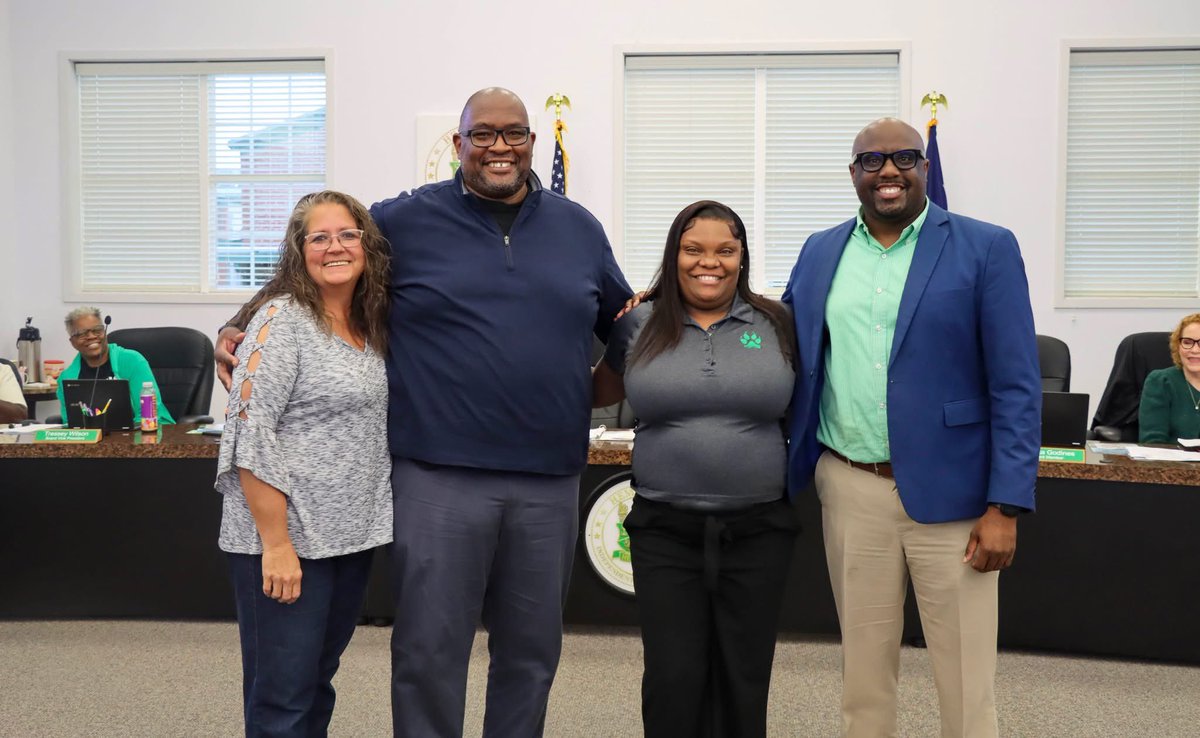 herbertoneiljr's tweet image. We love recognizing students and staff at our Board Meetings! #HigherHeights #BeBold