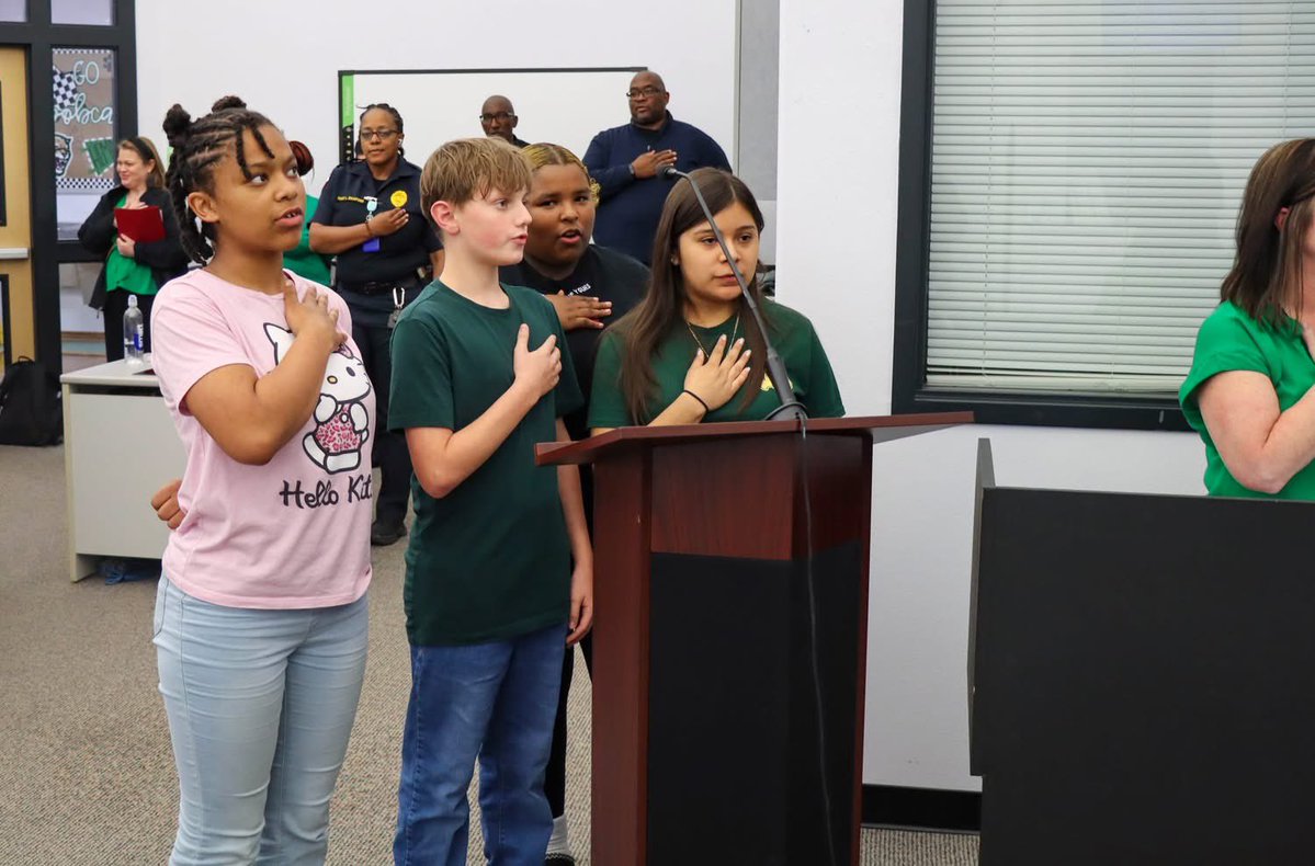 herbertoneiljr's tweet image. We love recognizing students and staff at our Board Meetings! #HigherHeights #BeBold