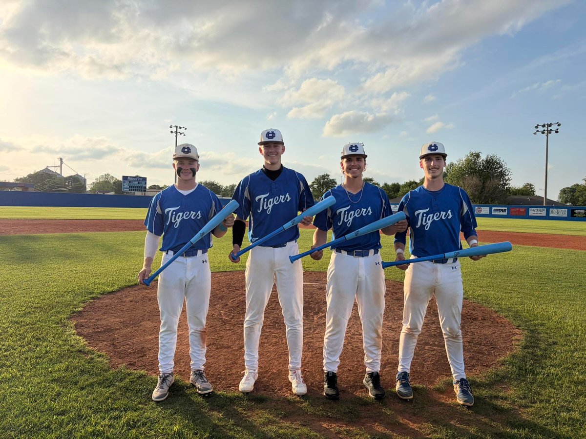 JaredB_BSBL's tweet image. Last #seniornight for a while. Proud of his accomplishments and the man he’s become. Next stop @okstate to become an Athletic Trainer