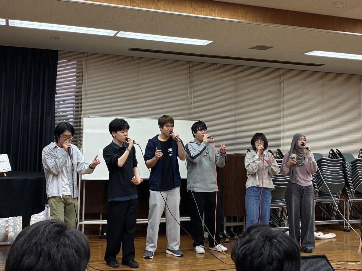 SINGularity_cit's tweet photo. 本日は最後のアカペラ見学体験会でした！
事前にアンケートで選んでもらった曲のサビを練習して披露してもらいましたが、皆様非常に上手で驚きました👀

入部希望の方はフォームの入力お忘れなく！
#SINGularity #千葉工業大学 
#千葉工大 #アカペラサークル https://t.co/hU7MSU6t3Q