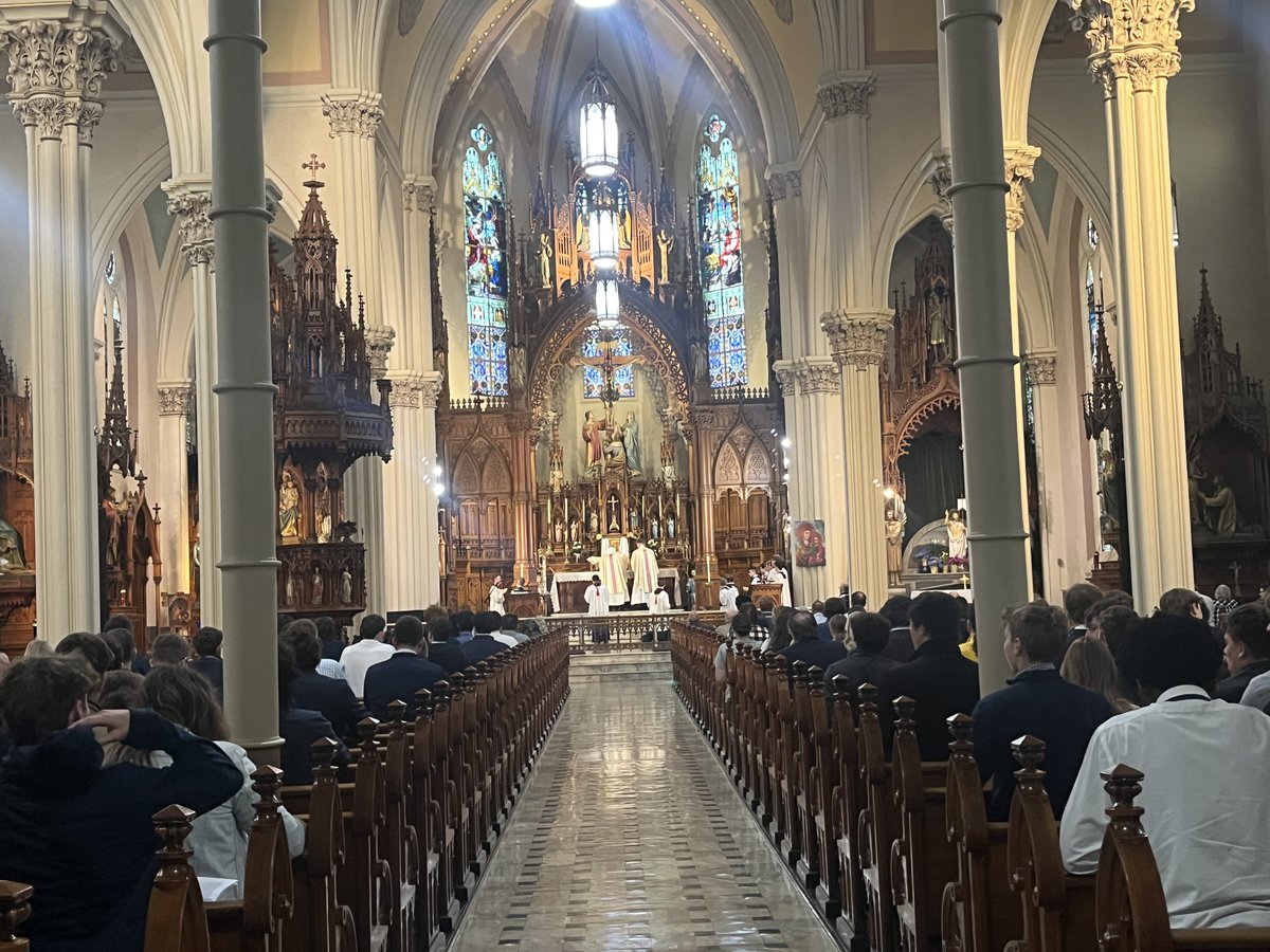 SIHSCleveland's tweet image. Earlier this week, in celebration of Languages Week, Saint Ignatius Latin students attended a Latin Mass at St. Stephen Church. #AMDG