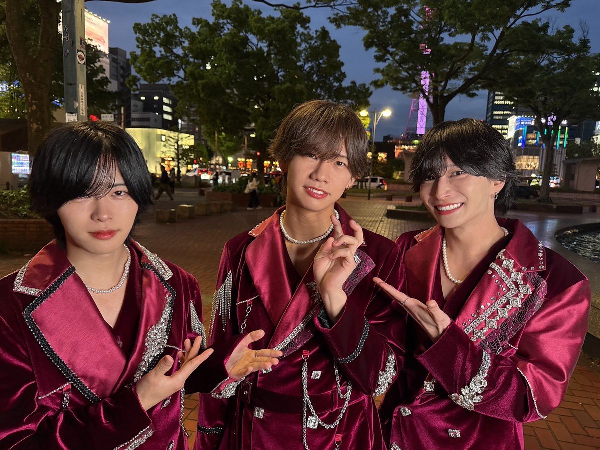 路上ライブ
ご来場ありがとうございました❕

久々の路上ライブお越しいただき
ありがとうございました❕

少し肌寒いので体調には
お気をつけください🙇‍♂️

明日のイベントにて過去グッズを
一斉に販売いたします❕
是非お買い求めください！
🉐グッズ購入ポイント2倍🔥🉐