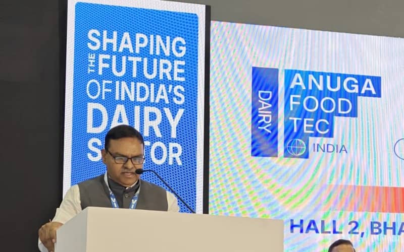 WhatPackaging's tweet image. Meenesh Shah of @NDDB_Coop  called for organised growth, value addition, and sustainability in India’s dairy sector at @DrinkTechnology Delhi 2026.

Read more: shorturl.at/hqSsn

#DairyIndustry #NDDB #DrinktecDelhi #Sustainability #ValueAddition #AgriBusiness #India