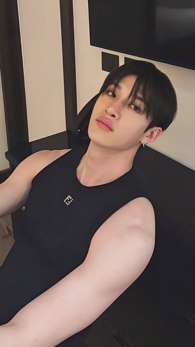 in our black cats mode 🐈‍⬛

#SSD #StaySelcaDay #BangChan #stay 
#방찬  <a href="/Stray_Kids/">Stray Kids</a>