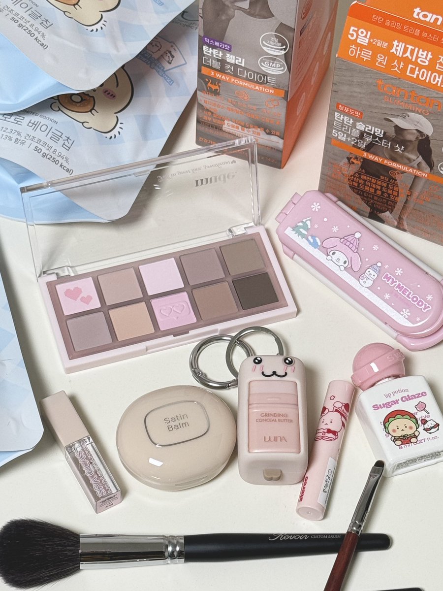 ˚౨ৎ˚flom₊𓂃☆·₊ tweet media