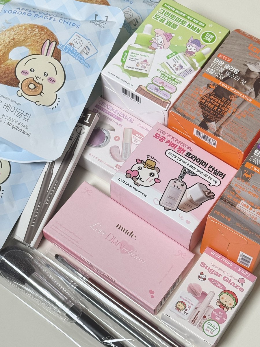 ˚౨ৎ˚flom₊𓂃☆·₊ tweet media