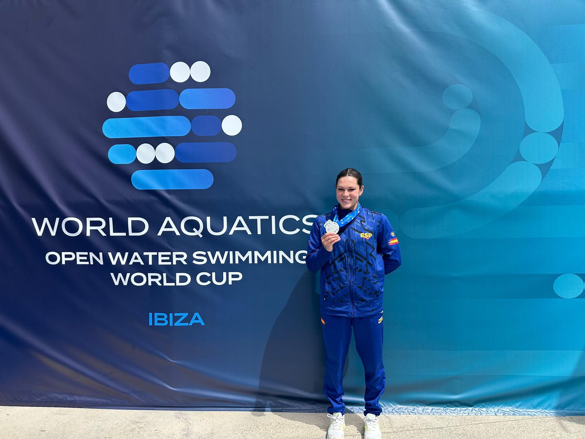 ProyectoFER's tweet image. #Natación Es toda una heroína, es una enorme deportista y hoy lo ha vuelto a demostrar.

Espectacular MEDALLA DE PLATA🥈 para @04angelaa Martínez en la Copa del Mundo de aguas abiertas celebrada en Ibiza. Sus últimos 2 km han sido fascinantes 😍🔝. ¡¡Enhorabuena 🙌🏼👏!!