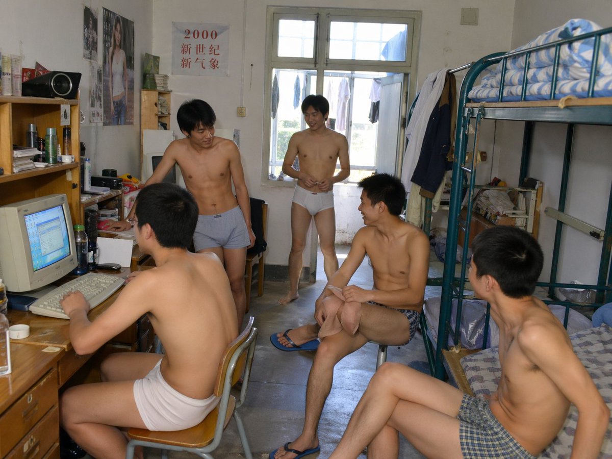 johncc43889's tweet photo. 真正的爷们男人应该多操逼透板鸡播种，而不是喜欢男人给别人舔鸡巴当搅屎棍。作为父亲要从小教育儿子操逼传宗接代的重要性，避免成长路上走了歪路。最好能亲自引导，和儿子处成兄弟关系一起出去操逼透板鸡下种，告诉儿子把卵蛋拍打在女人逼上才是最享受最爷们的时候。#传宗接代 #下种 #父子 #男人 https://t.co/7sh2FfTPR4
