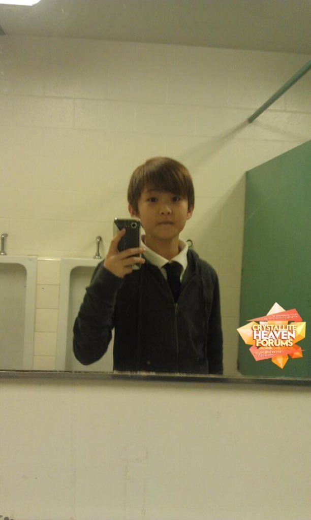 เม้มปากเพิ่มดาเมจ
ถ่ายรุปหน้ากระจกแบบหนุ่มเจนซี
ถ่ายจาก camera360 รึป่าว