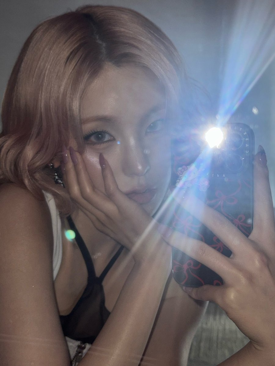 yeji bubble 🖤 tweet media
