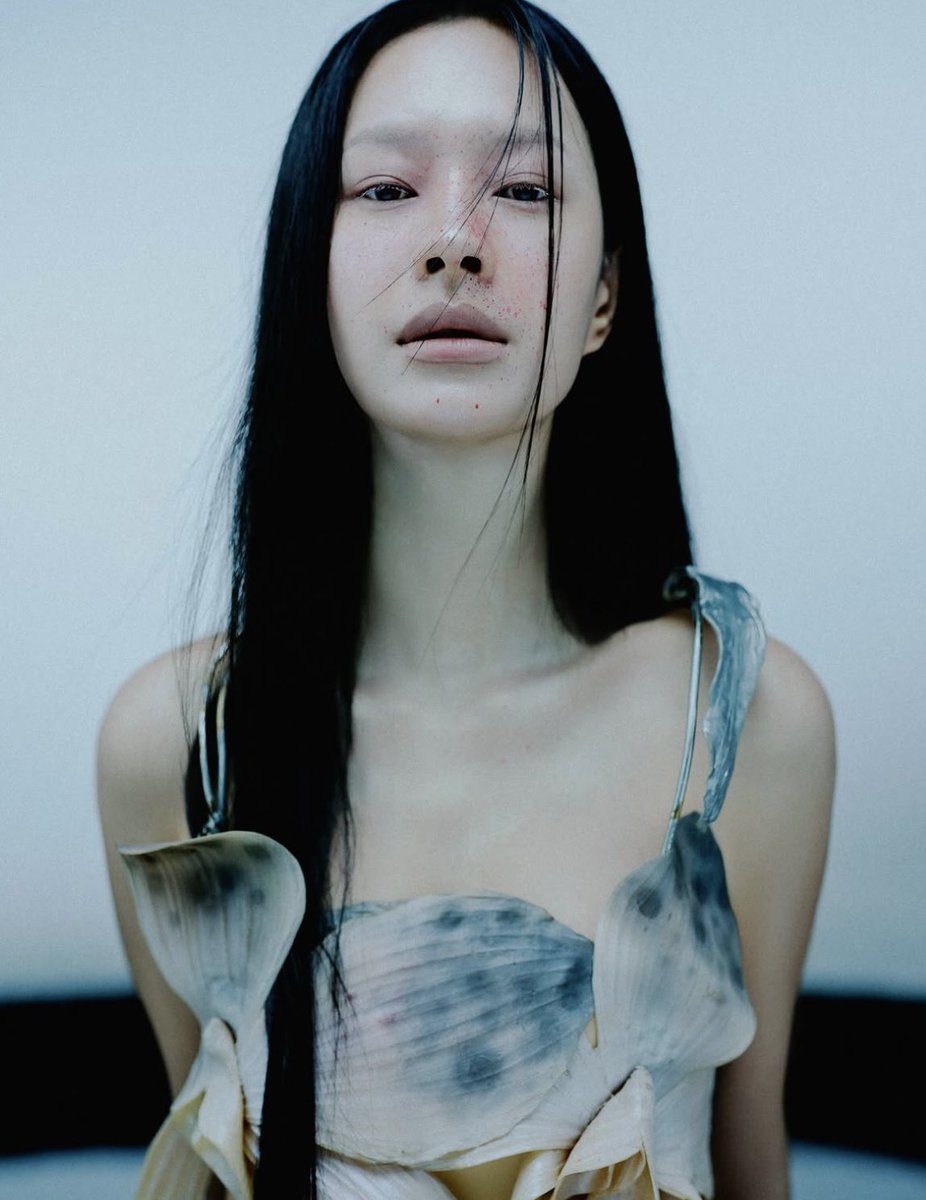 ยังจำที่พี่มิ้ลค์คยบอกได้ประมาณว่า หนูชอบความหลากหลายของแฟชั่น วันนึงหนูอาจจะแต่งหน้าแบบไม่มีคิ้วก็ได้เนี่ย แต่เจ๋งมากเลย
#MilkPansa #mimiv