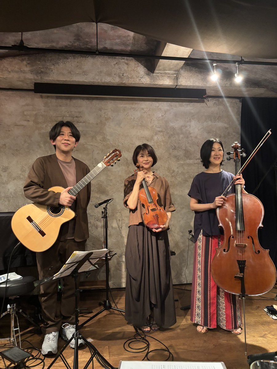 omibeavn's tweet photo. ZIMAGINにて5年ぶりの「弦な夜」
あたたかい笑顔に支えられていることを実感した夜でした。
平山織絵ちゃん、齋藤純一君、素晴らしい演奏でした！
皆さま雨の中本当にありがとうございました！ 次回は9/3、ZIMAGINを予定してます。
よろしければぜひ✨ https://t.co/0Gqetqhdf2