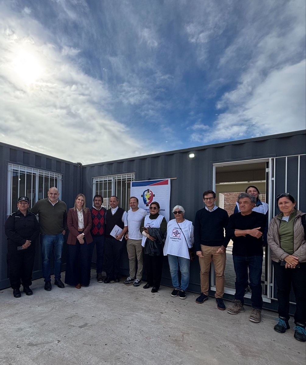Acompañamos la inauguración del nuevo espacio de Cáritas Sagrada Familia en barrio Esmeralda, un resultado concreto de la articulación entre el gobierno provincial y las instituciones que trabajan por la comunidad. Porque cuando el Estado acompaña el impacto social se multiplica.