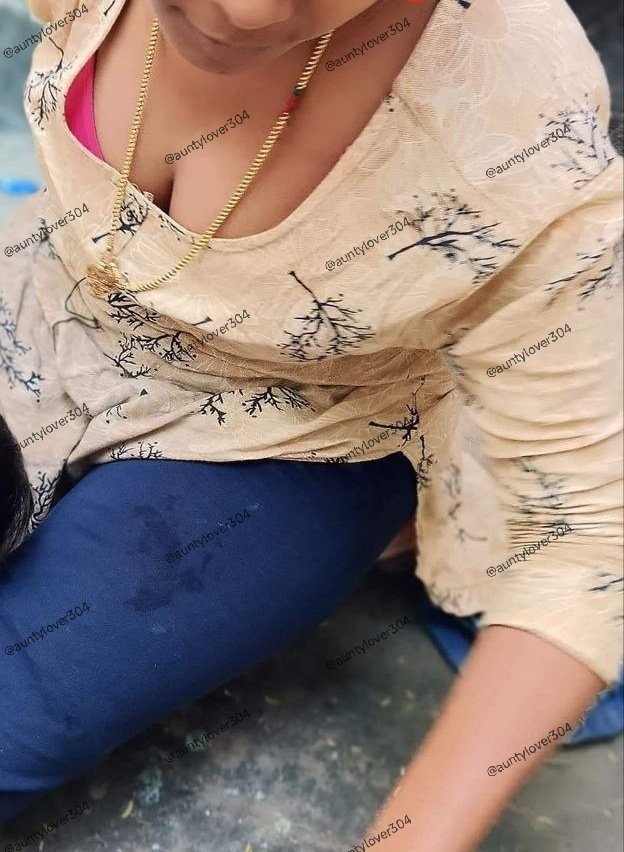 auntylover304's tweet photo. Friend's hot wife 😍😍, semma scene paah evlo Periya paal mola ( ¥ ) nalla kudikalam paal 🤤
#auntycleavage #cleavageshow #molaiaunty #paalmolai #molai
@soth1501 @Man59821165 https://t.co/WQglrJptdK