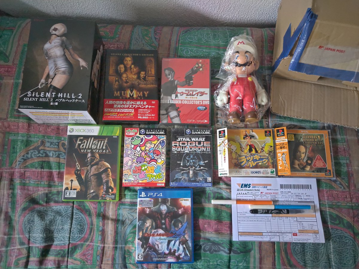 CiskoNokia's tweet image. Nuevas entradas niponas para la #retro cueva de parte de mi colega Pedro que reside en Chiba 🇯🇵
A destacar el making off exclusivo sobre el ángel de la oscuridad PS2 en DVD precintado, pack DVD de La Momia a full japonés, Lucky Luke PS1 (muy raro y buscado) entre otros 😎👌🏻