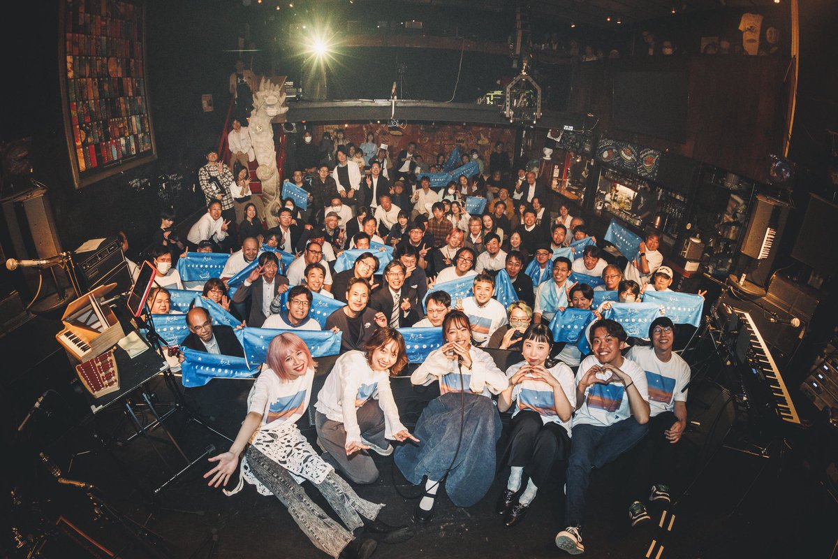 cafune_desu's tweet photo. カフネ 2nd one man live🤍
「その為の月明かりを探して」

関わってくれた全ての方へ
心からありがとうございます🌕✨

幸せすぎてまだ何もまとまってなくて…
少しずつアップさせてください！！！

今言いたいことは、
歌っててよかった。
みんなに会えてよかった。
だいすきだよ！ありがとう🤍

#カフネ_その月
 
photo by @sueyoshiryouta
