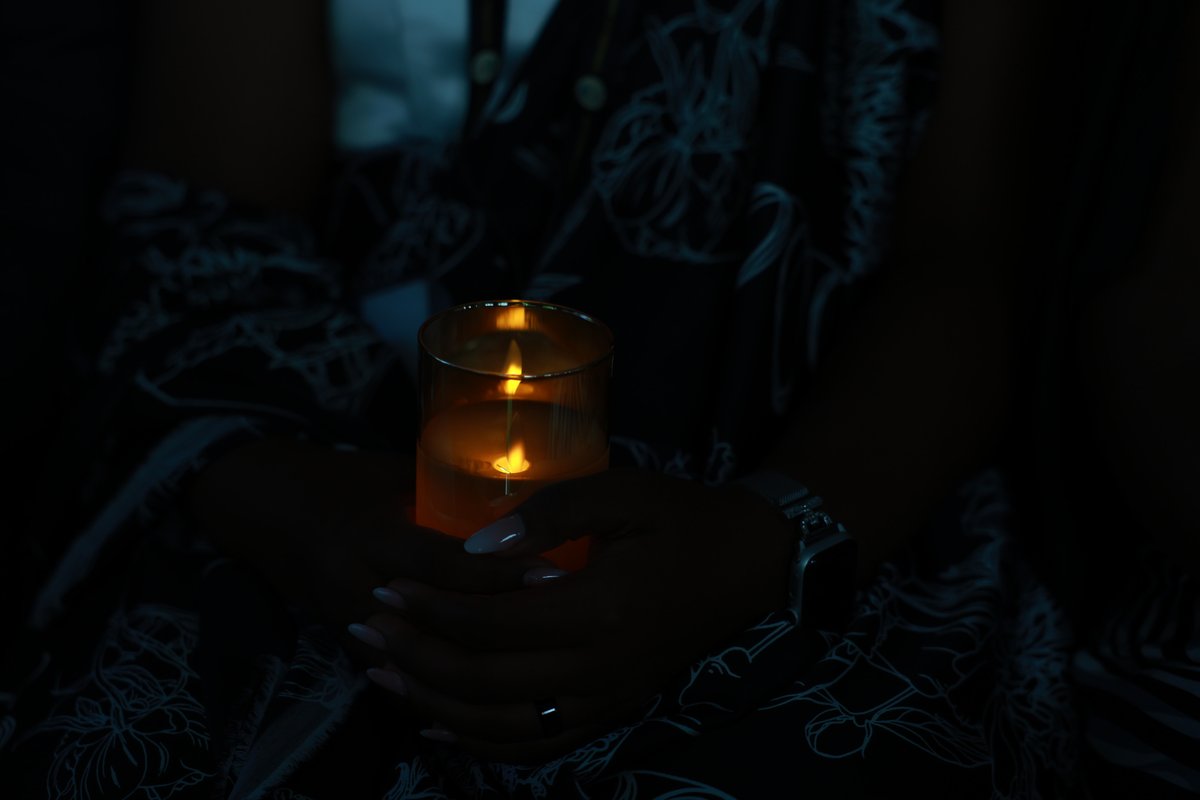 CentralBankRw's tweet image. Kuri uyu mugoroba, abayobozi, abakozi n'imiryango y'abari abakozi ba BNR bateraniye mu muhango wo kwibuka ku nshuro ya 32 abari abakozi ba Banki Nkuru y'u #Rwanda bazize Jenoside yakorewe Abatutsi muri 1994.     

 #Kwibuka32 
#KwibukaTwiyubaka