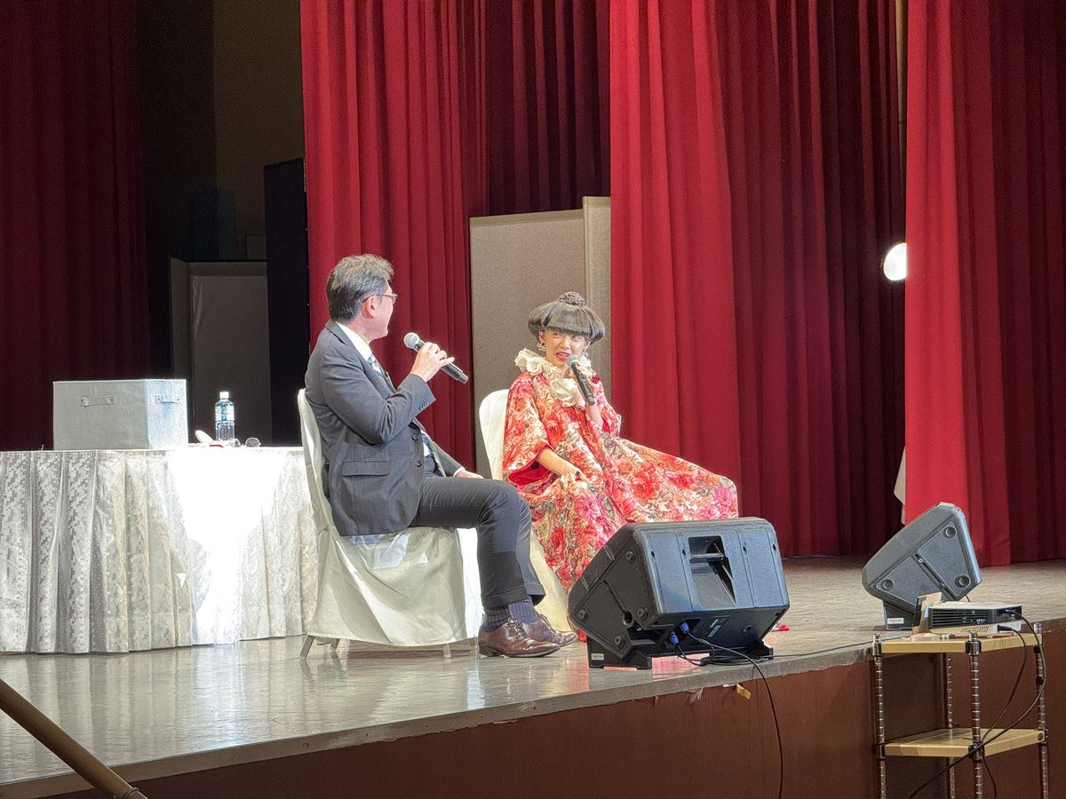 久しぶりに司会の今尾さんでした
ゲストのみかんさんから、地元でCMされてるというどら焼きをいただきました！
わたしの分は予定外だったのにお優しい〜♡♡
客上げしての徹子の部屋クッソおもしろかった🤣 立場を忘れて爆笑してた笑
 #ものまねみかん