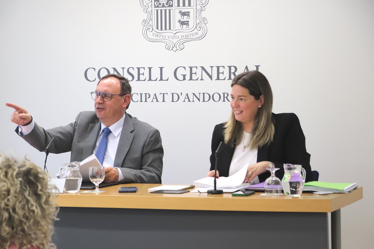 Democrates_and's tweet photo. 🆕Hem entrat a tràmit la Proposició de llei del Registre de la Propietat!

🔸Un compromís polític, molts beneficis per al país

✔️Serà per finques, digital, aportarà seguretat jurídica i ordenarà el parc immobiliari

🔗Nota de premsa https://t.co/F1Yc43DJ82 https://t.co/3kpjJE61oI