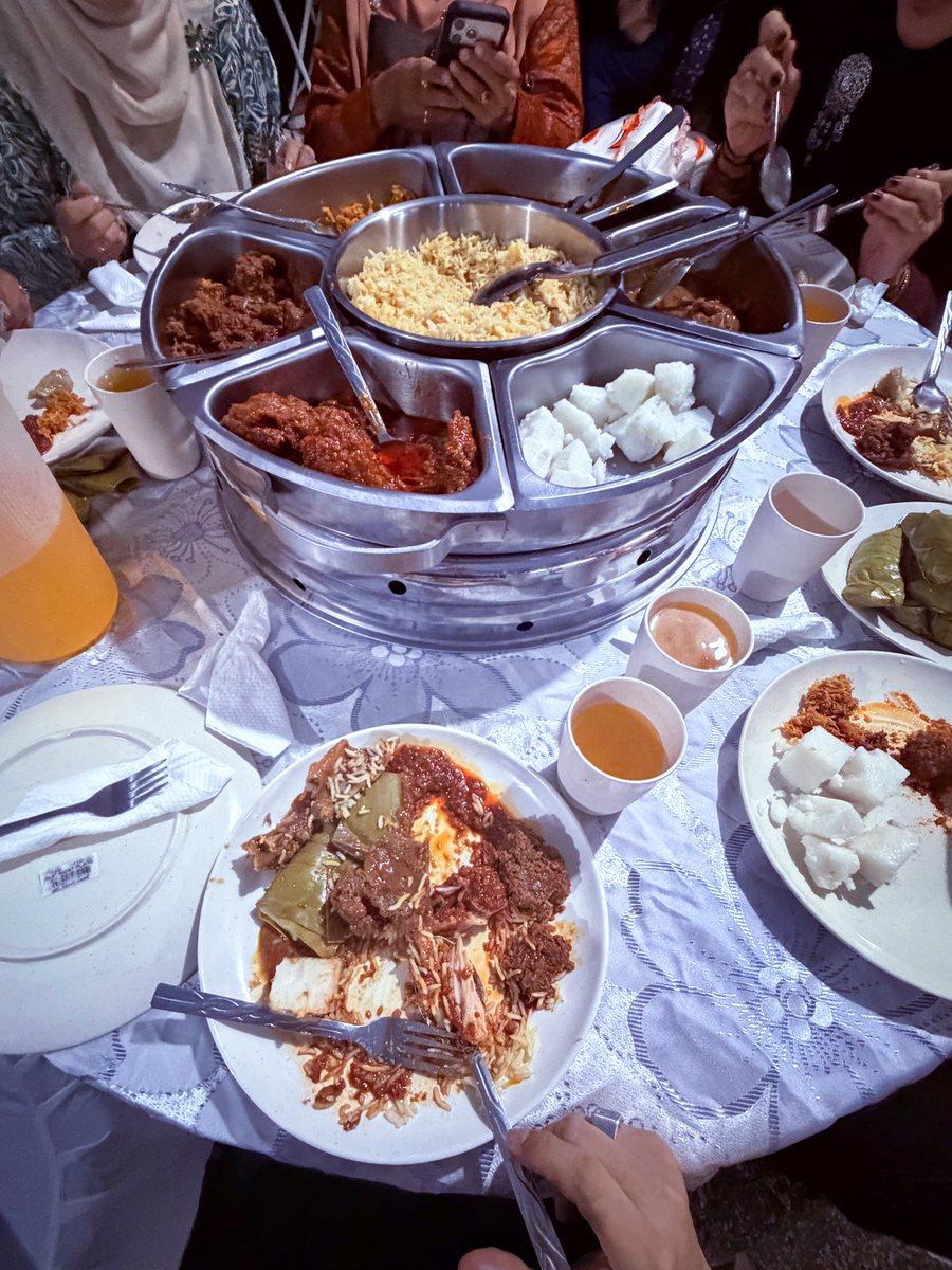 syed_faisal13's tweet image. … raya lagi? 
#eidmubarak #raya