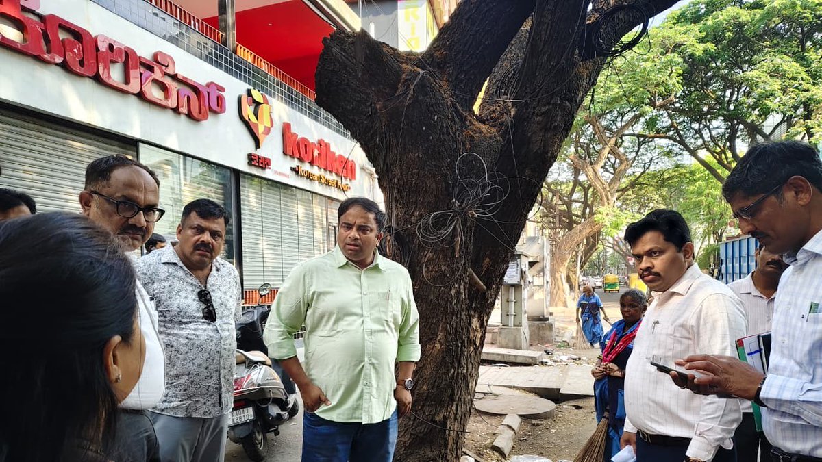 TheNammaWard's tweet image. Road works on New BEL Road (Sadashivanagar to ORR) to be expedited after BWSSB pipeline completion by May 10, 2026. Officials also directed to clear encroachments and improve waste management.

links.nammaward.in/m3YXy 

#Malleshwaram #BWSSB #RoadWork #newbel #orr