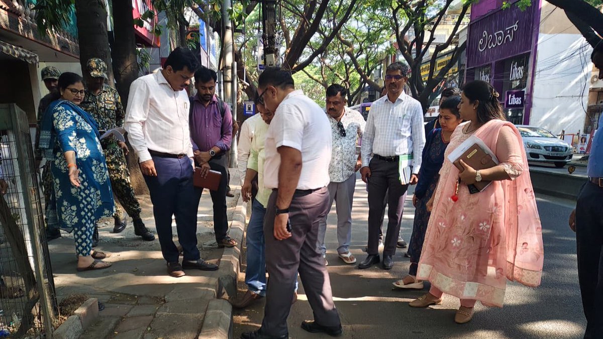 TheNammaWard's tweet image. Road works on New BEL Road (Sadashivanagar to ORR) to be expedited after BWSSB pipeline completion by May 10, 2026. Officials also directed to clear encroachments and improve waste management.

links.nammaward.in/m3YXy 

#Malleshwaram #BWSSB #RoadWork #newbel #orr