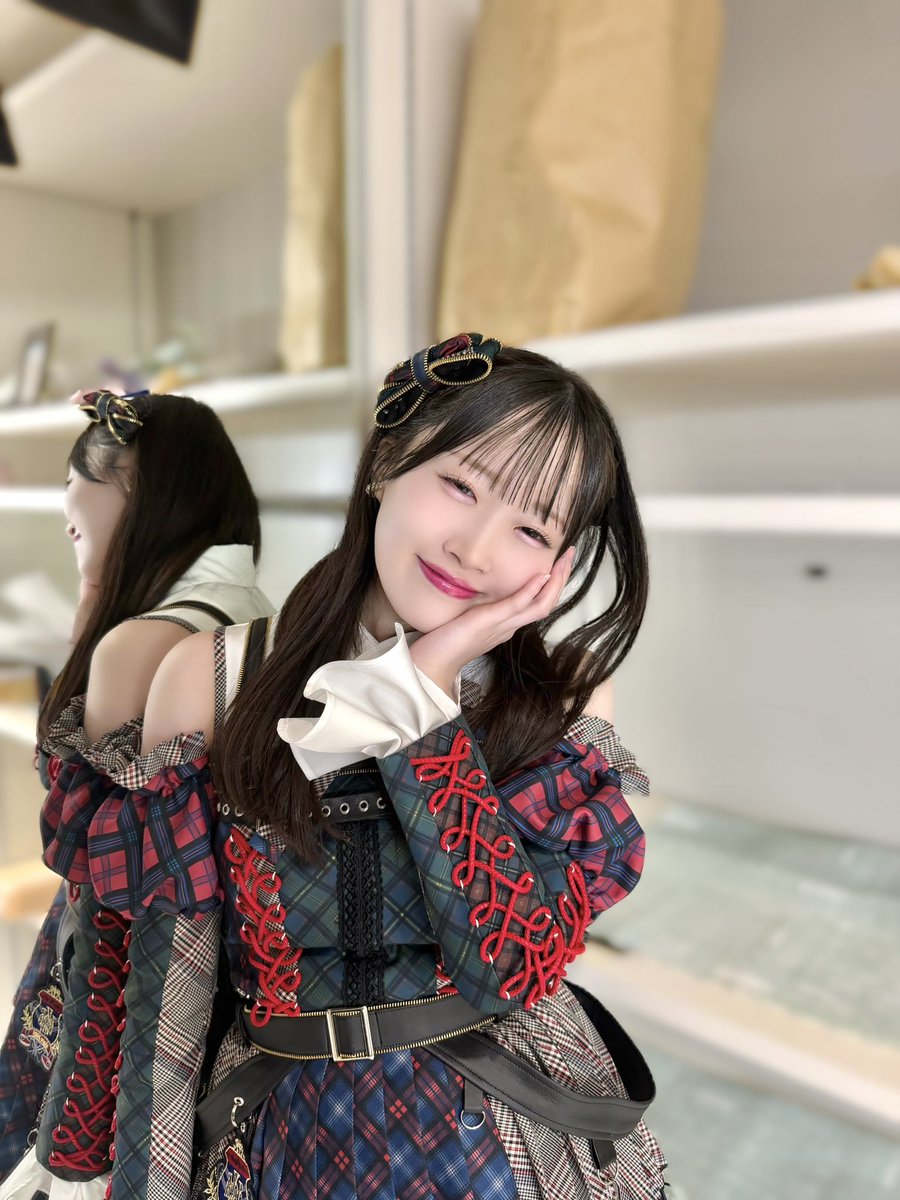 48Suzuha_16LOVE's tweet photo. ｢ ここからだ ｣ 公演 
初日 ､ ありがとうございました 💐♡

だいすきなメンバーと目を合わせて
ステージから見える ファンのみんなのお顔を見て
AKB48劇場の大切さ ､ 幸せを感じました 💌

オンデマンドでもロビーで観てくださった方も
みんなみんな大切！ありがとう 🎀♡

AKB48だいすきーーー！！！！！！！！