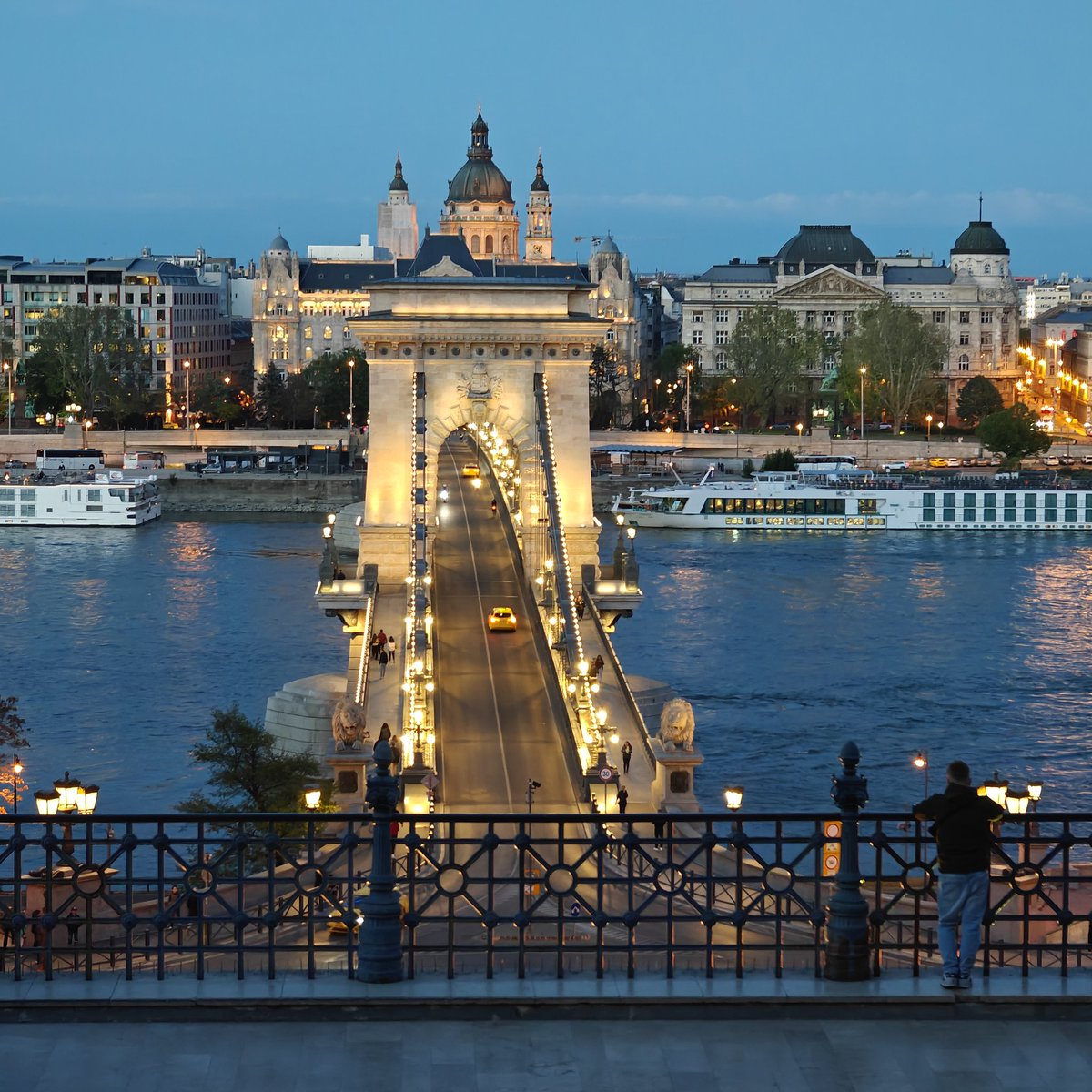 LucyDava's tweet photo. Airport queues, a sore foot, a Drs visit, a lost mobile &amp; more airport drama made it memorable but Budapest is a beautiful city.  💯% recommended https://t.co/1InZm2PJBg